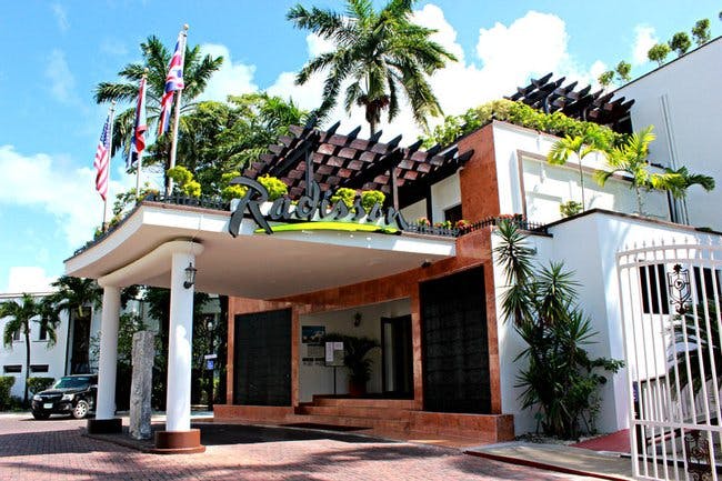 Radisson Fort George Hotel & Marina Photo