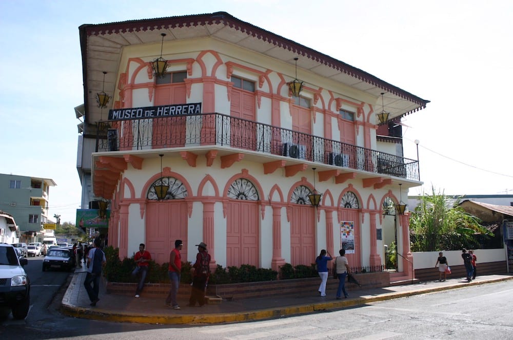 We can't help but admit that this is one example of architecture in Panama that's “Pretty in Pink.” Architecture In Panama Image: The Museo de Herrera is a colourful, painted in white, and a shade of pink.