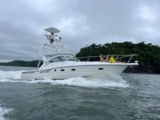 Papagayo Sportfishing Tour Fish Hooks Boat (40") - Full Day Photo