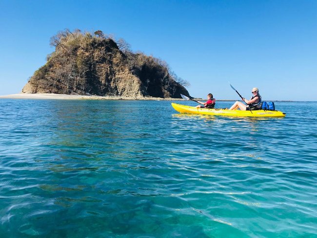 Kayak y Snorkel en el Océano en Isla Chora Photo