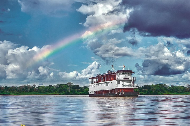 La Perla Amazon Cruise Photo