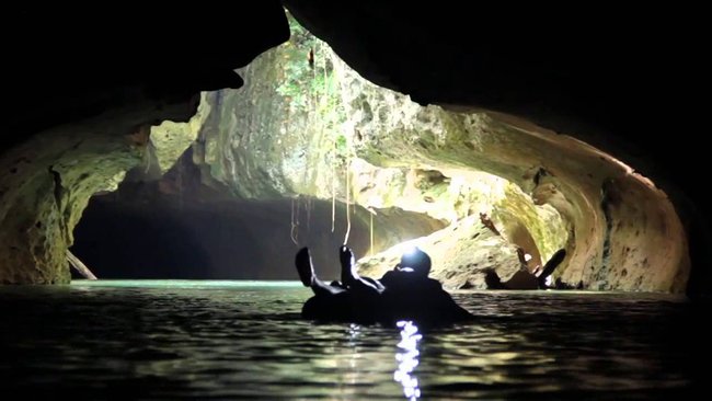 Tubing en caverna y Zoológico de Belice Photo