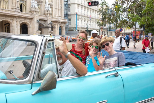 Tour en auto clásico por La Habana Photo