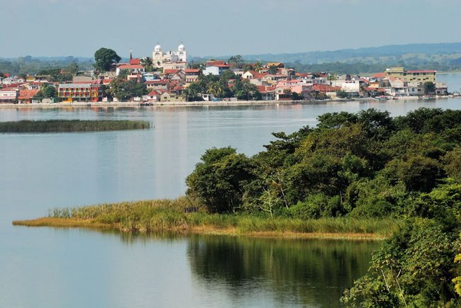 Zoológico del Lago Petén Itzá y Tour a las Cuevas de Actún Kan Photo