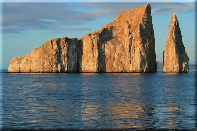 Kicker Rock - Leon Dormido Island Tour Photo