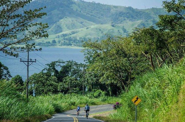 Tour en bicicleta alrededor del Lago Arenal Photo