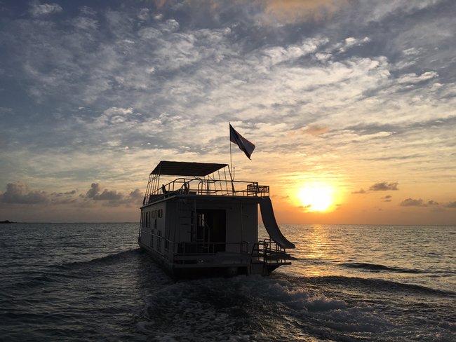 Tour en Casa Flotante al Atardecer Photo