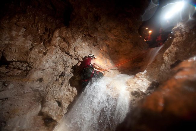 Expedición a la cueva de la cascada en Caves Branch Photo