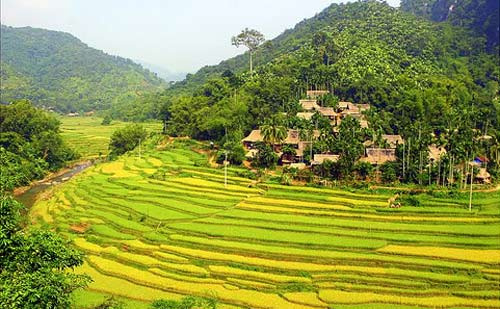 Mai Chau to Pu Luong: Trekking Through Hidden Villages Photo