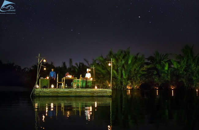 Romantic Dinning on Bamboo Raft in Hoi An  Photo