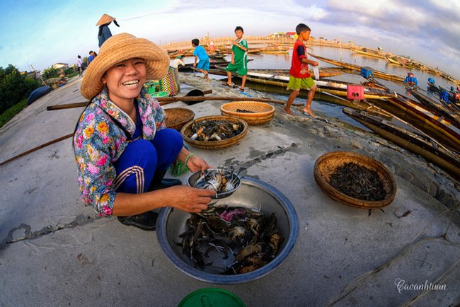 Chuon Lagoon Tour and Seafood Dinner Photo