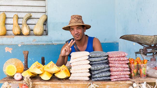 cuban-vegetable-vendor